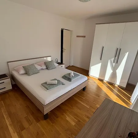 Apartment Dane Makarska