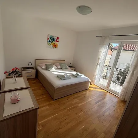 Dane Макарська