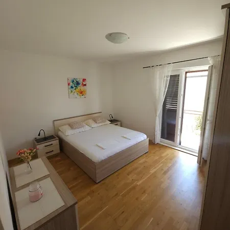 Dane Daire Makarska
