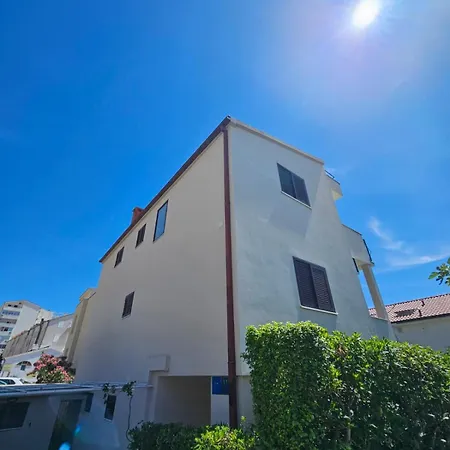Dane Daire Makarska